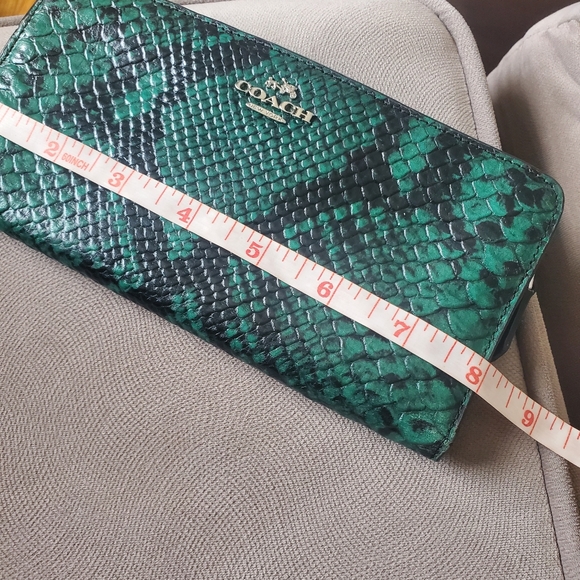 COACH 1941 Emerald Green wallet WOMEN'S - Picture 4 of 9